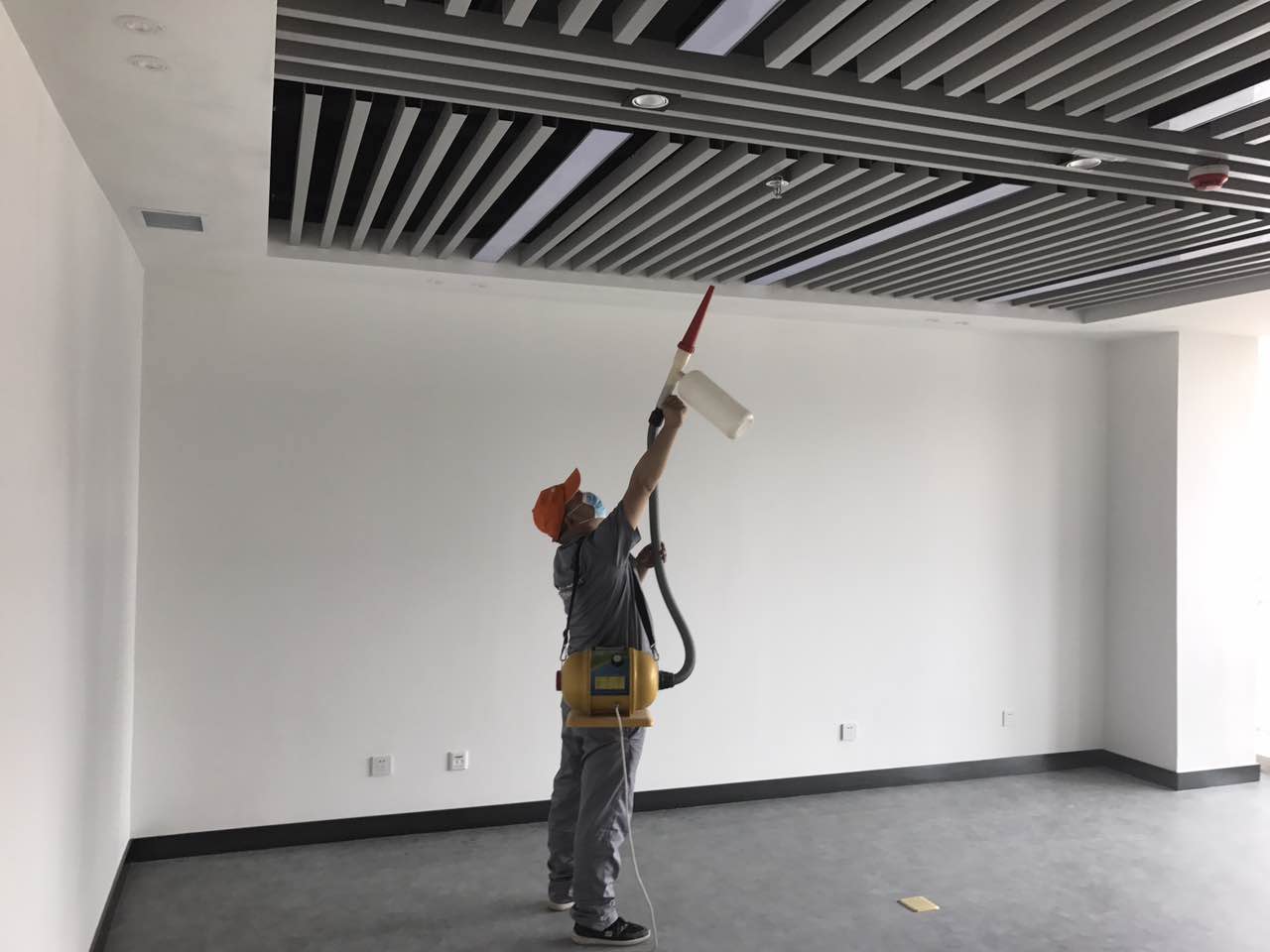 墻頂面噴槍全方位施工 墻頂面噴槍全方位施工