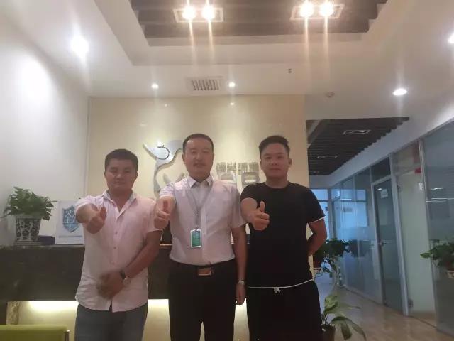 臺州、溫嶺、玉環代理商龔總和招商總監合影 臺州、溫嶺、玉環代理商龔總和招商總監合影