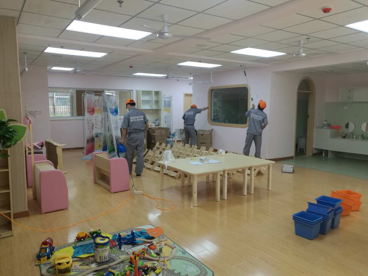 墻頂面滾筒重點施工 墻頂面滾筒重點施工