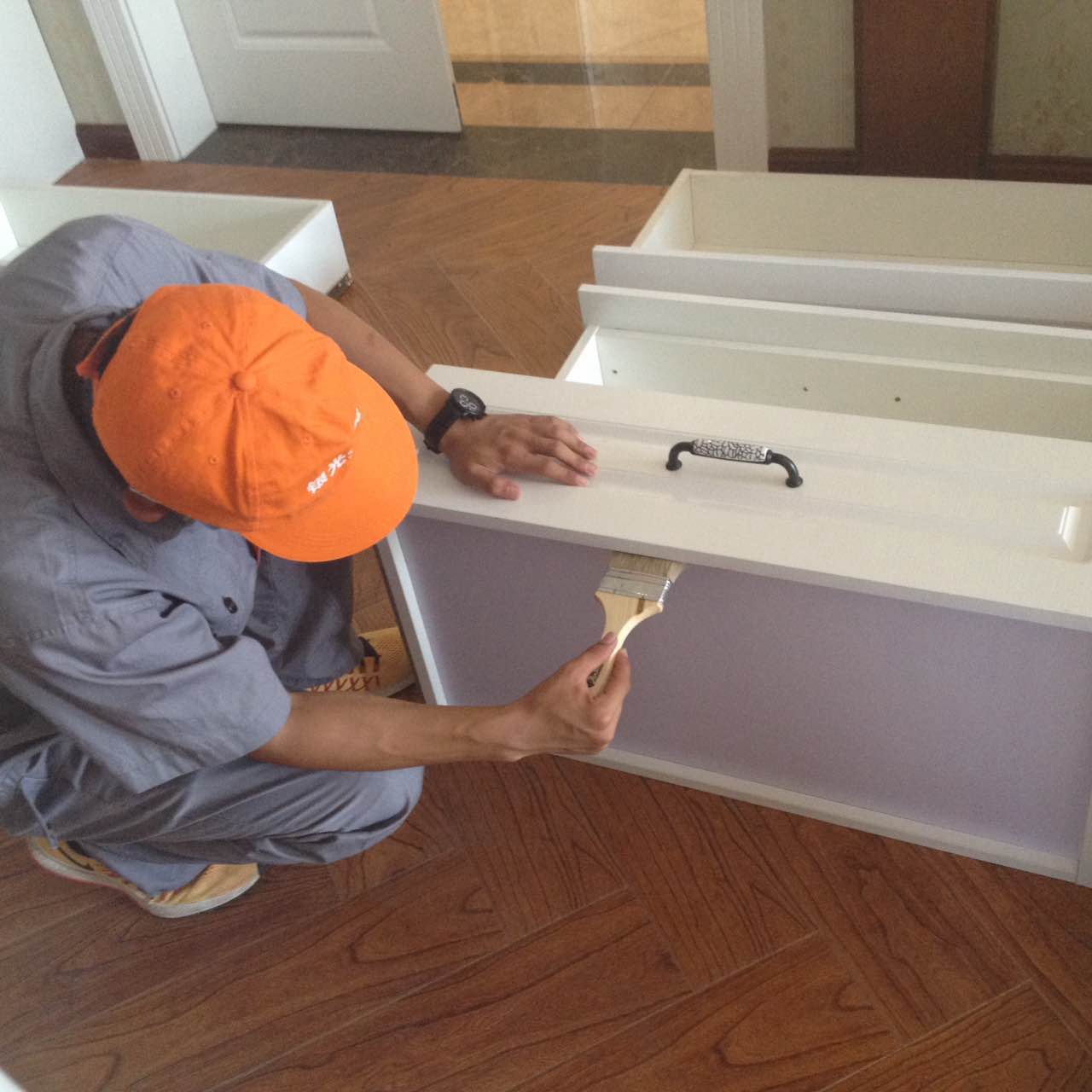 柜子抽屜刷子全面進(jìn)行刷涂 柜子抽屜刷子全面進(jìn)行刷涂