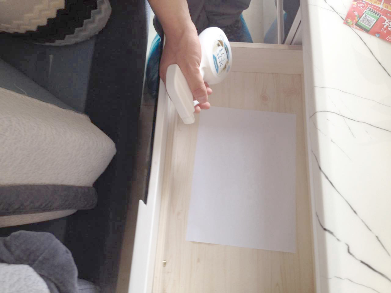 柜子抽屜A4紙噴涂增大接觸面 柜子抽屜A4紙噴涂增大接觸面