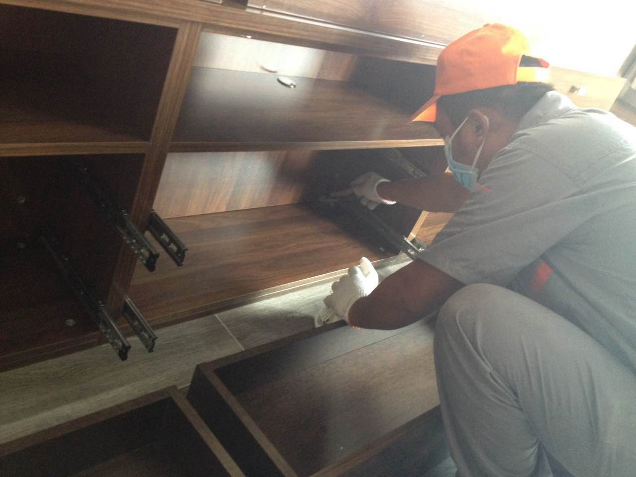 柜子接縫處刷子重點處理 柜子接縫處刷子重點處理