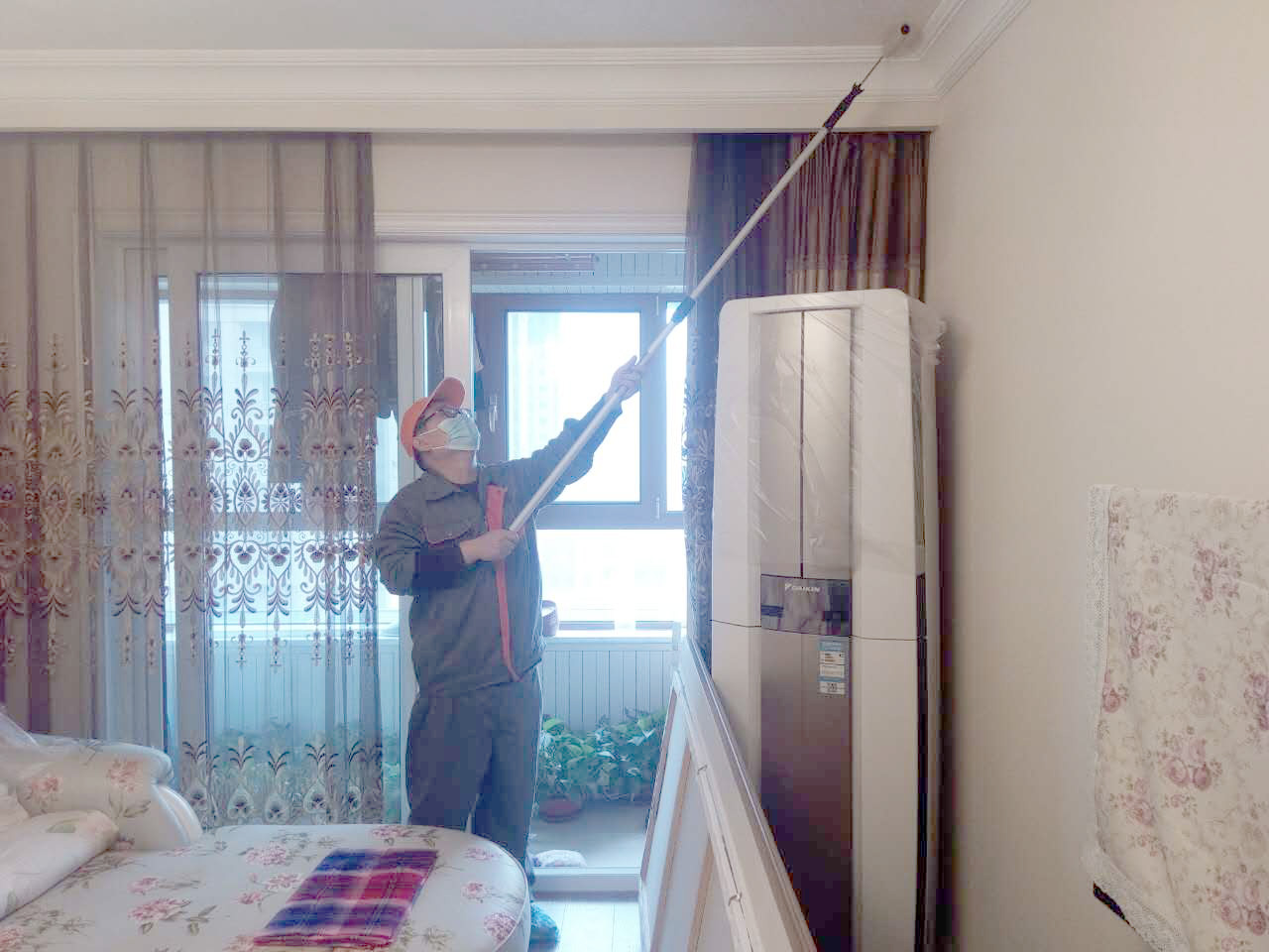 臥室頂面滾筒噴涂施工 臥室頂面滾筒噴涂施工