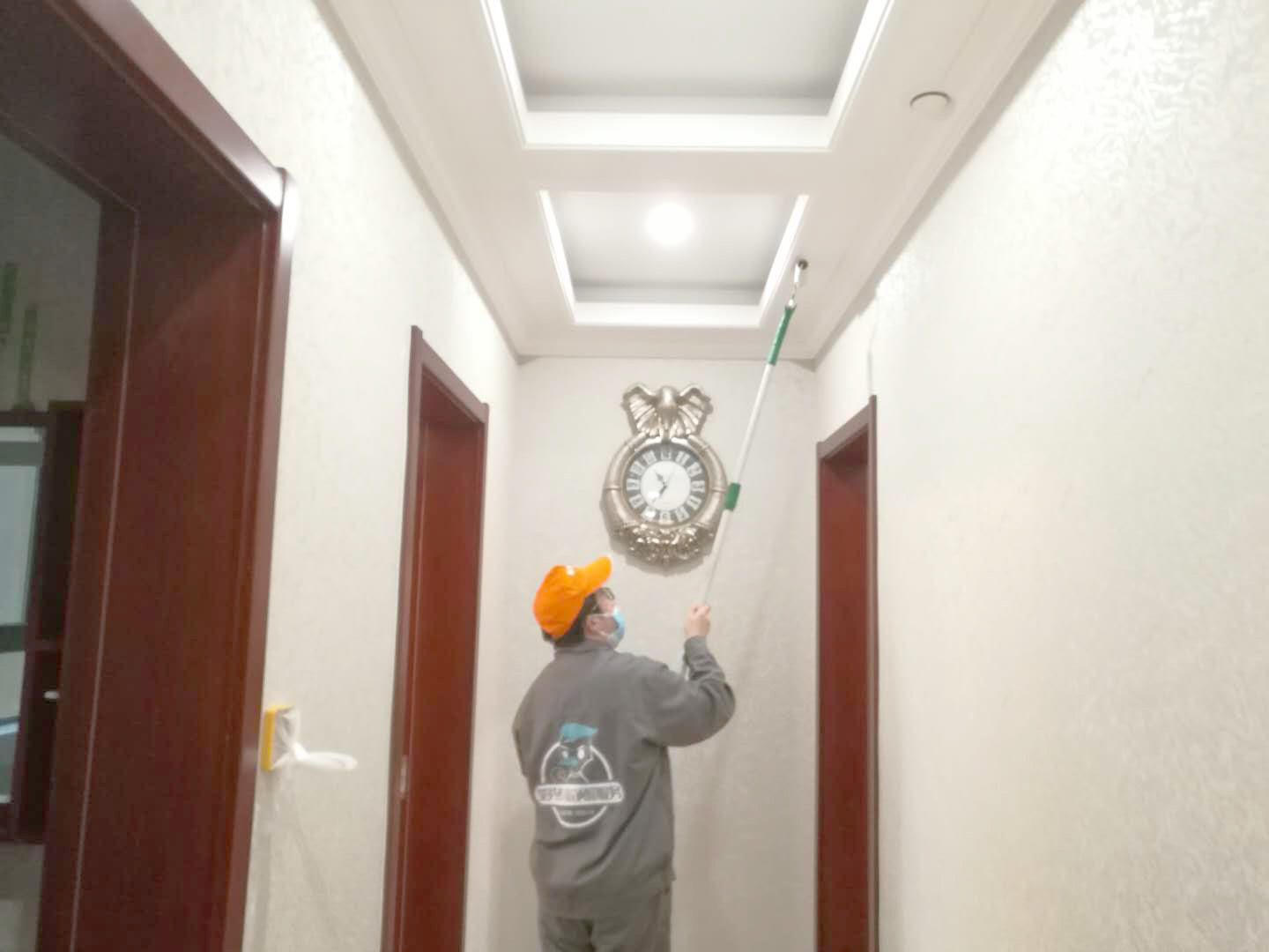 餐廳過道頂面滾筒施工 餐廳過道頂面滾筒施工