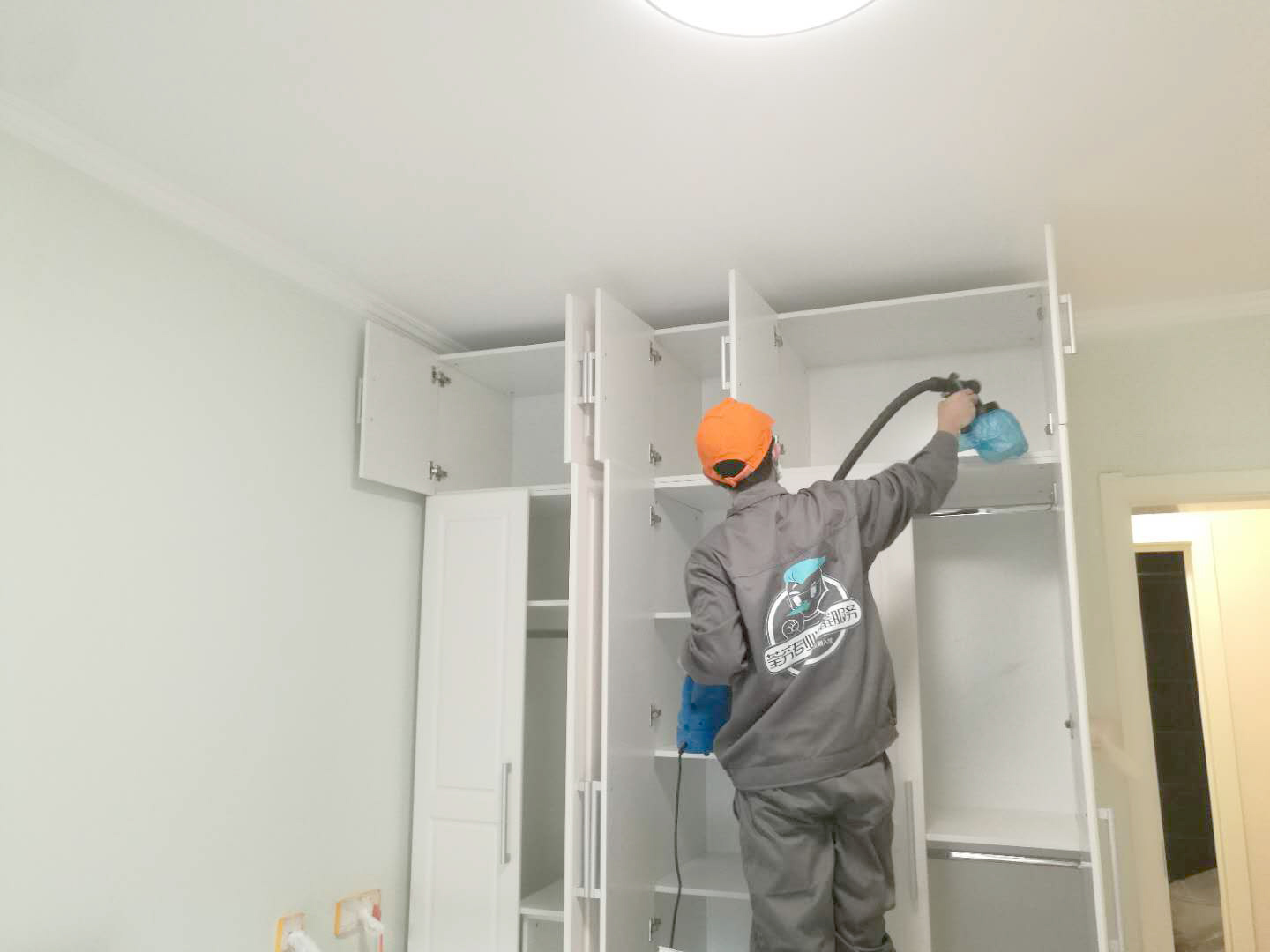 衣柜噴涂全方位施工處理 衣柜噴涂全方位施工處理