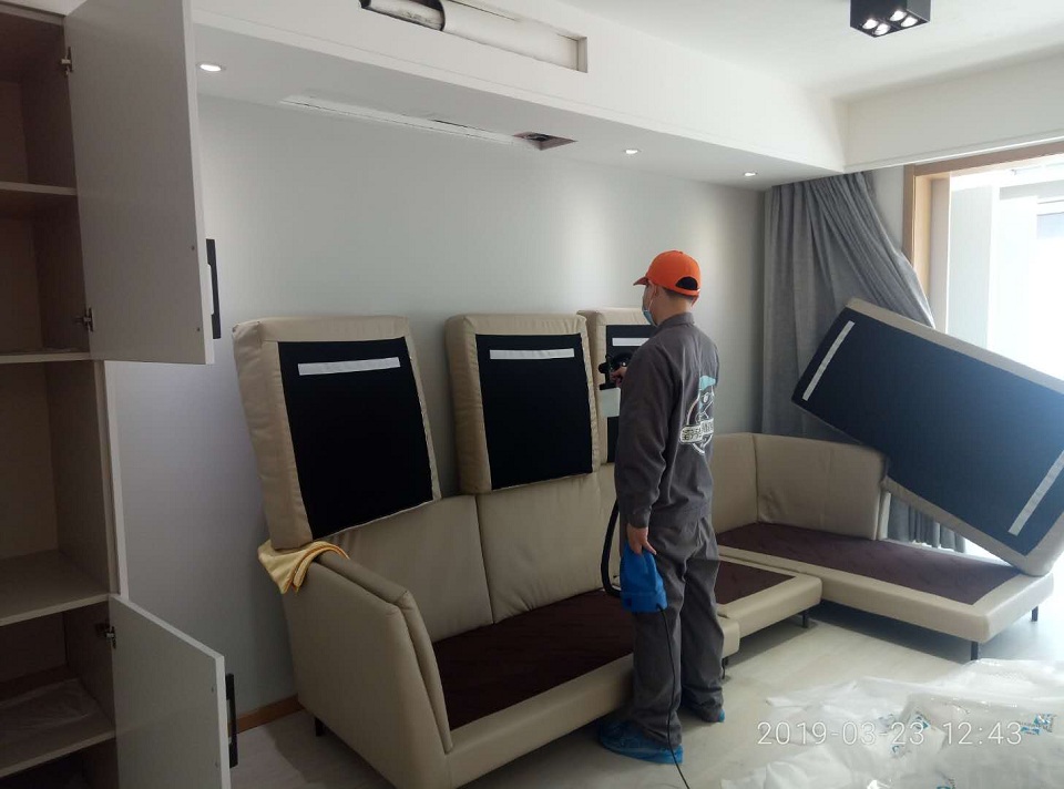 客廳沙發墊子噴涂施工治理 客廳沙發墊子噴涂施工治理