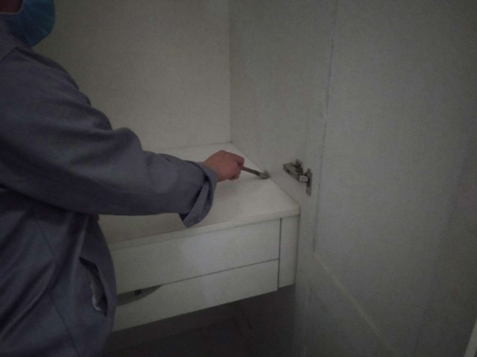 柜子接縫處刷子精細化治理施工 柜子接縫處刷子精細化治理施工