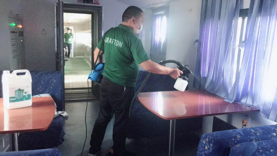 車內(nèi)餐廳餐桌噴涂治理施工 車內(nèi)餐廳餐桌噴涂治理施工