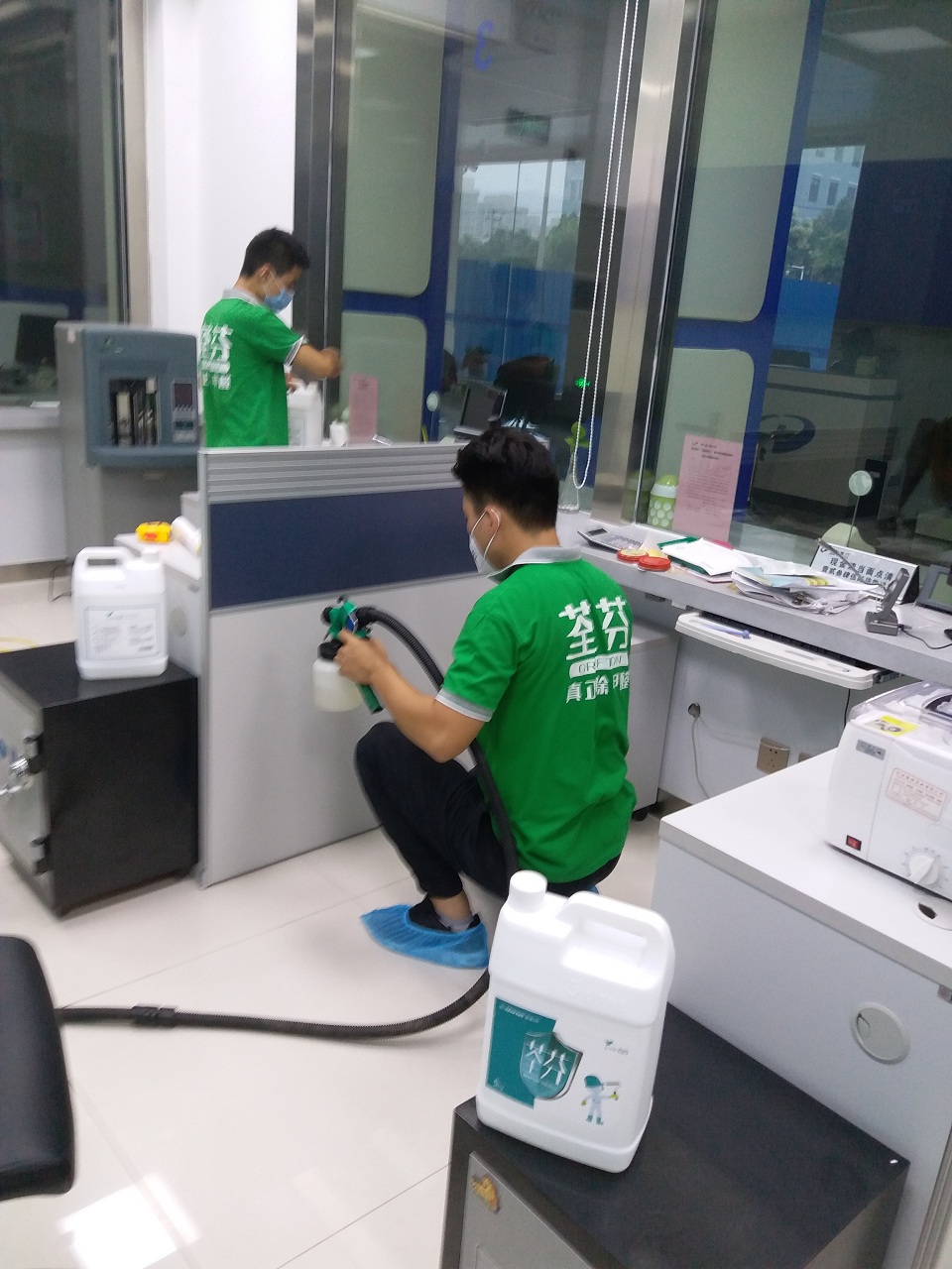 辦公桌椅全方位噴涂施工治理 辦公桌椅全方位噴涂施工治理