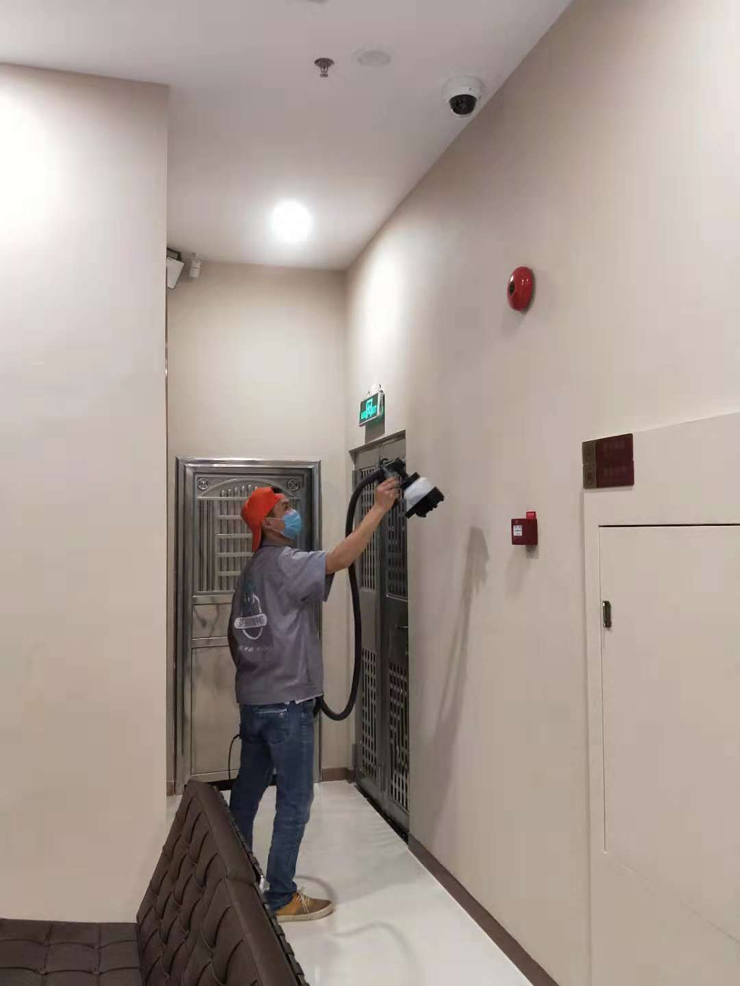 銀行過道墻面噴涂全方位施工 銀行過道墻面噴涂全方位施工