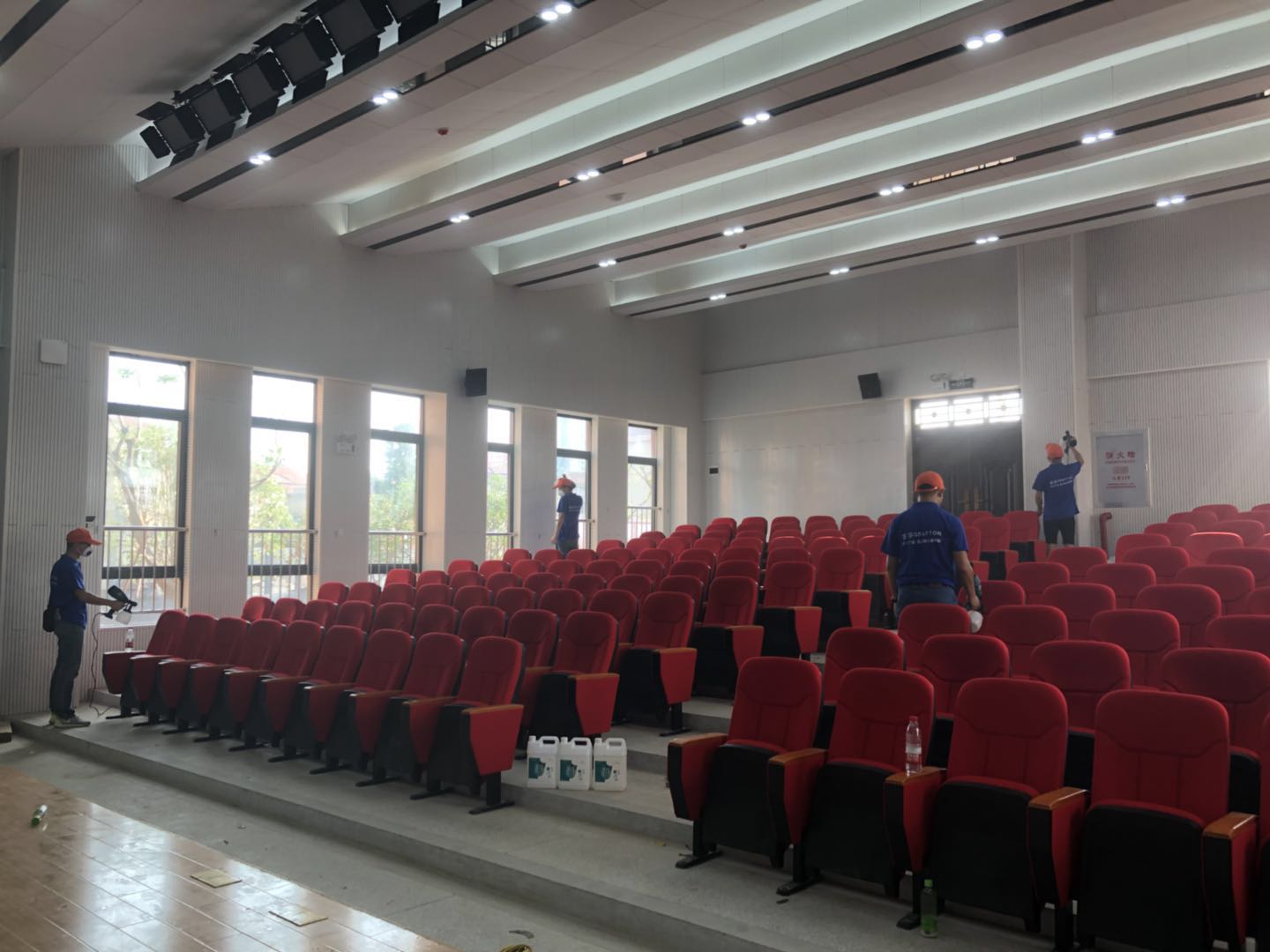 學校會議廳全方位噴涂施工 學校會議廳全方位噴涂施工