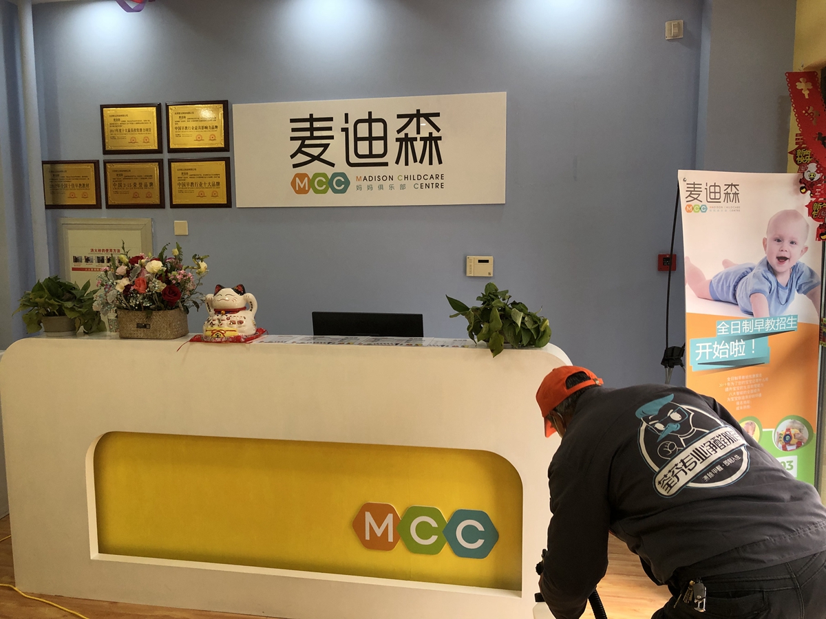 形象墻前臺全方位噴涂施工 形象墻前臺全方位噴涂施工