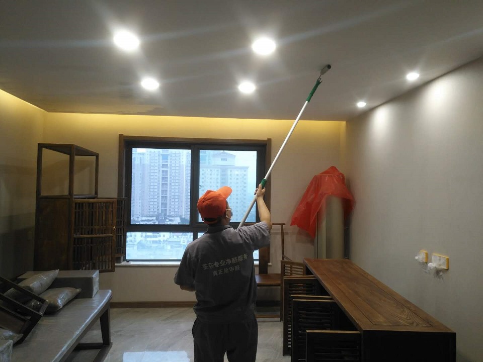 客廳頂面滾筒全方位施工治理 客廳頂面滾筒全方位施工治理