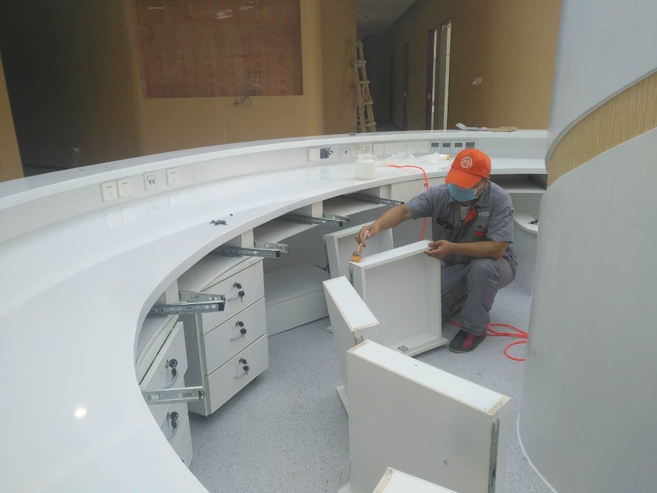 醫院柜子刷子全方位涂抹施工