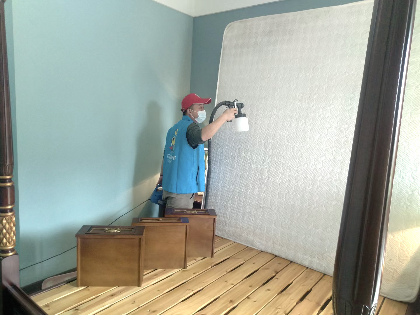 臥室床墊噴槍全方位噴涂治理甲醛 臥室床墊噴槍全方位噴涂治理甲醛