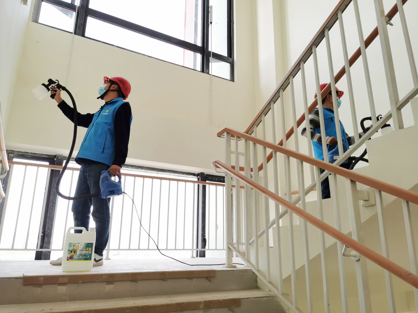 學校樓梯過道噴槍施工 學校樓梯過道噴槍施工