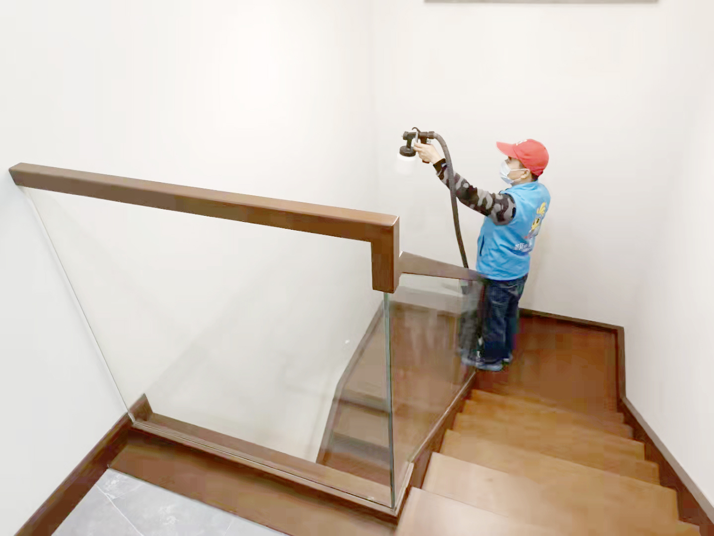 樓梯過道墻面噴槍施工治理甲醛 樓梯過道墻面噴槍施工治理甲醛