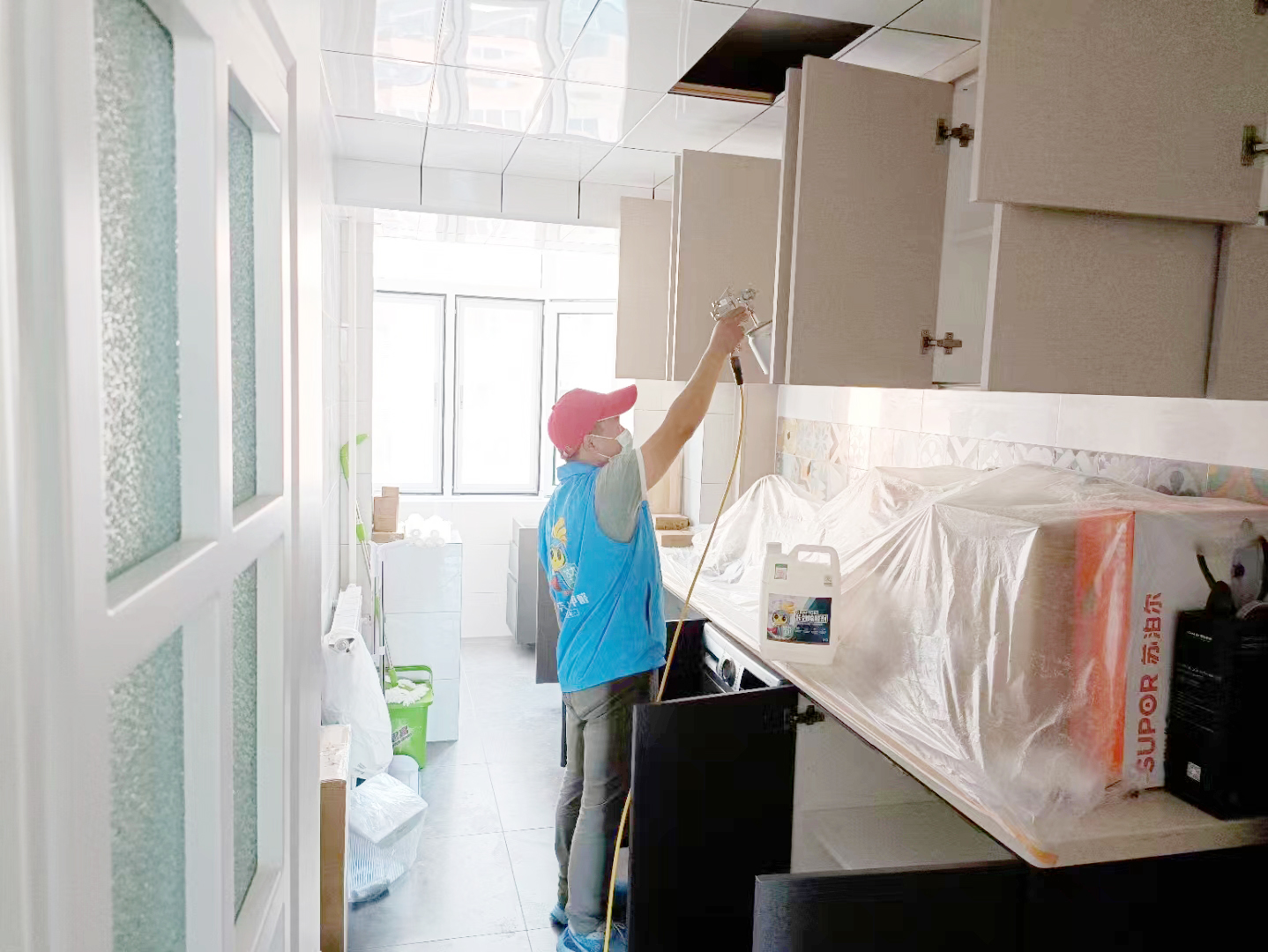 儲物間吊柜噴槍施工治理 儲物間吊柜噴槍施工治理