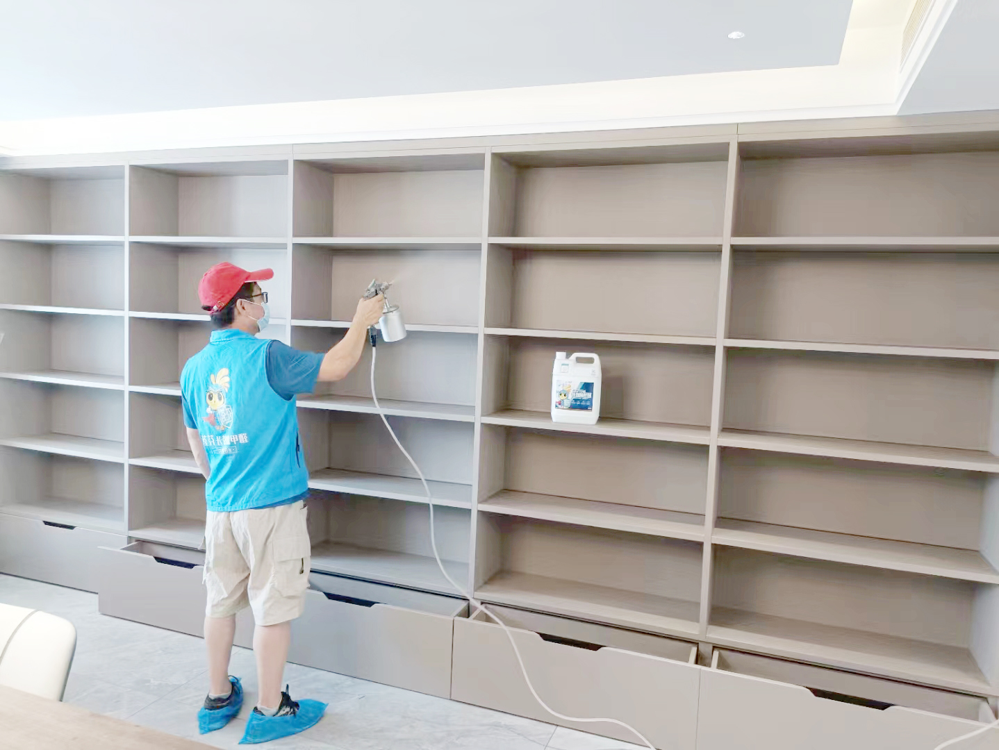 客廳儲物柜全方位噴涂治理甲醛 客廳儲物柜全方位噴涂治理甲醛