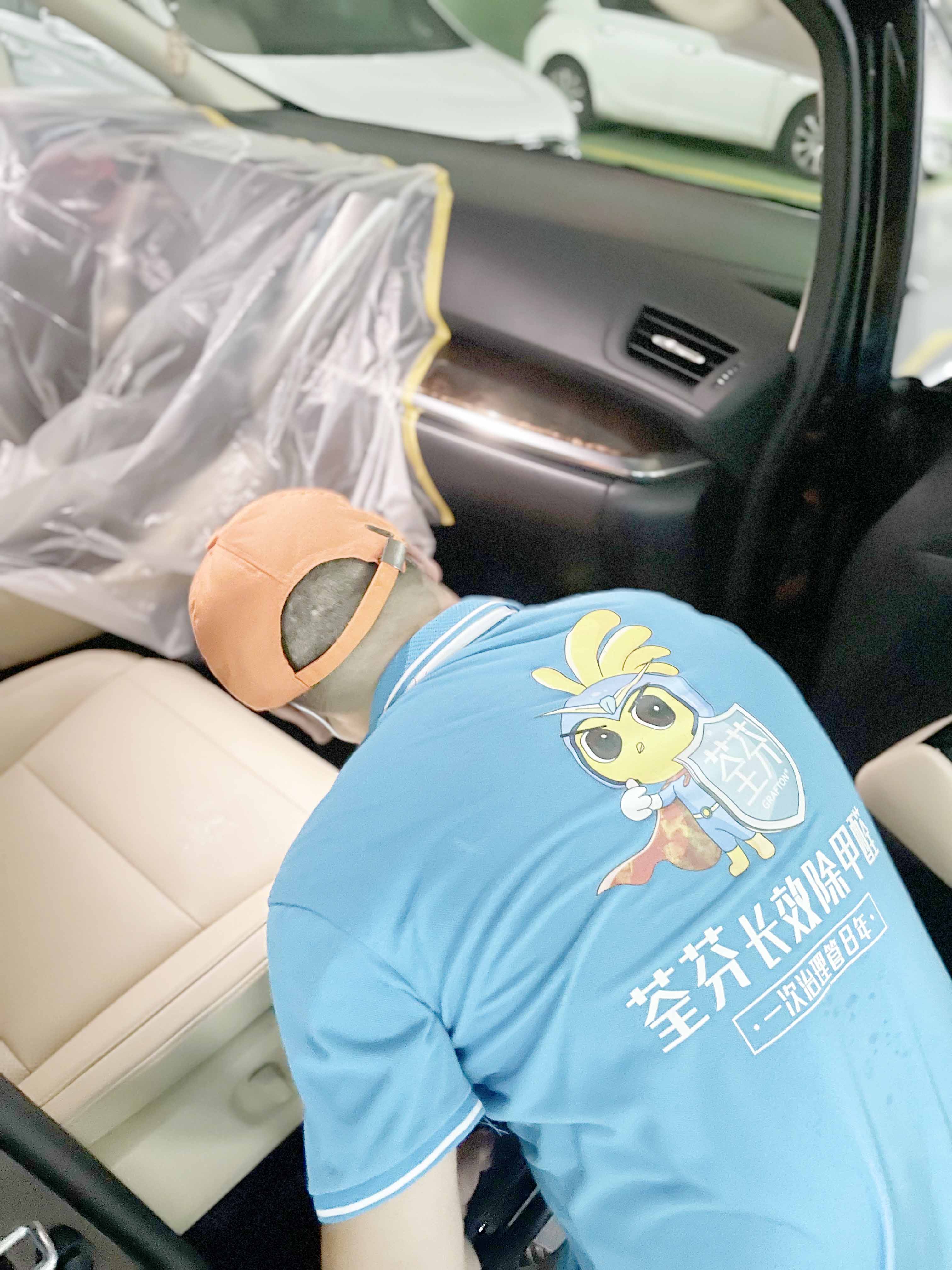 新車腳墊拆卸 新車腳墊拆卸