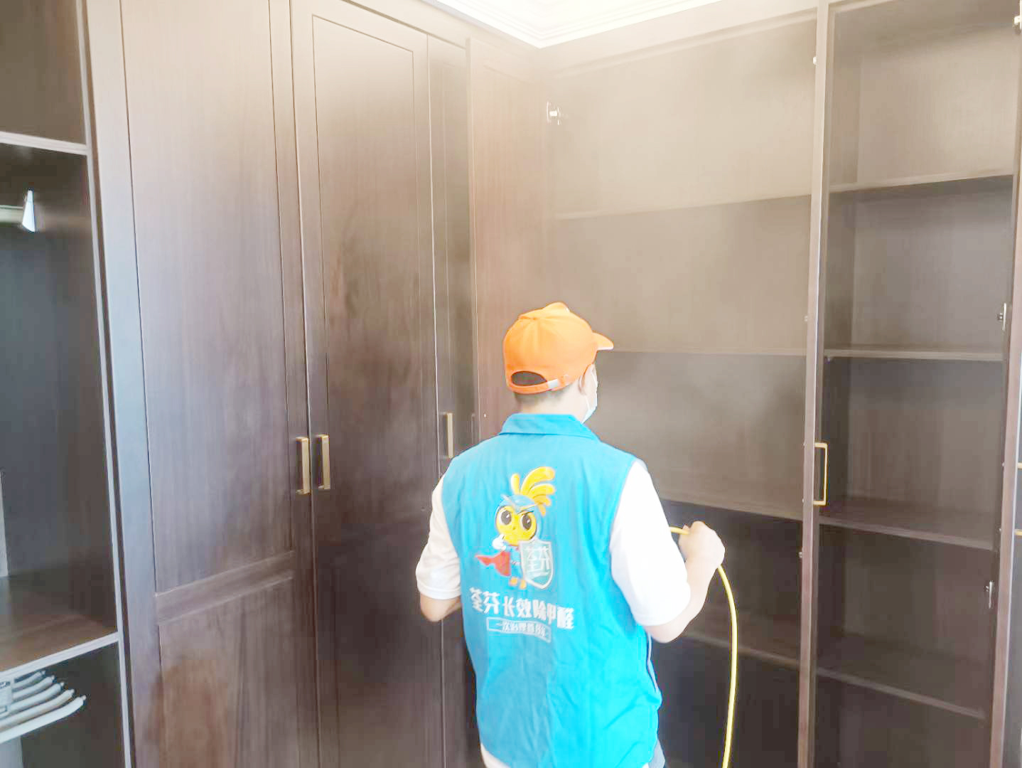 臥室衣柜全方位噴涂治理 臥室衣柜全方位噴涂治理