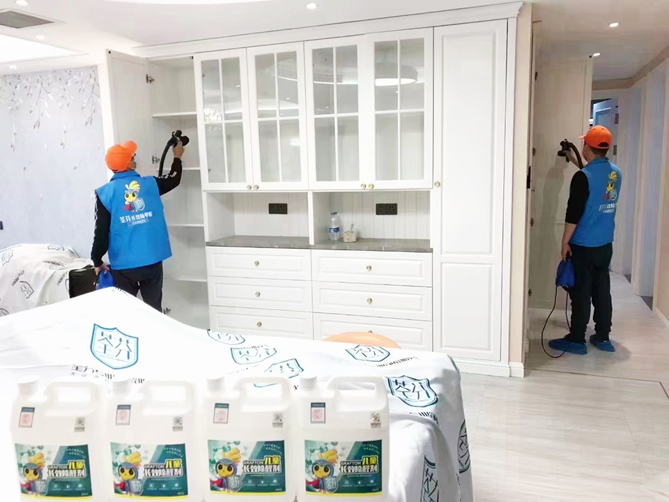臥室衣柜噴槍施工治理甲醛 臥室衣柜噴槍施工治理甲醛