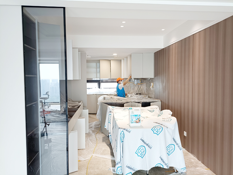 客廳墻面噴槍全方位噴涂治理甲醛 客廳墻面噴槍全方位噴涂治理甲醛