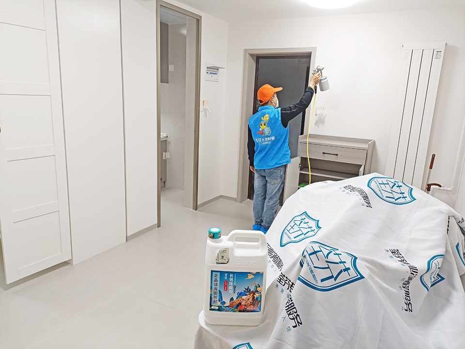 客廳墻面噴槍施工治理甲醛 客廳墻面噴槍施工治理甲醛