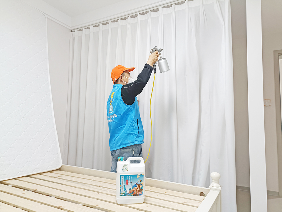 臥室布藝窗簾全方位噴涂施工治理 臥室布藝窗簾全方位噴涂施工治理