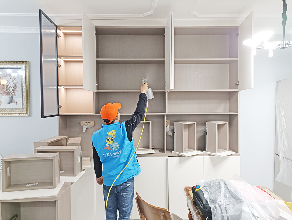 客廳儲物柜全方位噴涂治理甲醛 客廳儲物柜全方位噴涂治理甲醛