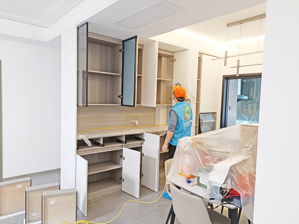 客廳儲物柜格擋全方位噴涂治理甲醛 客廳儲物柜格擋全方位噴涂治理甲醛